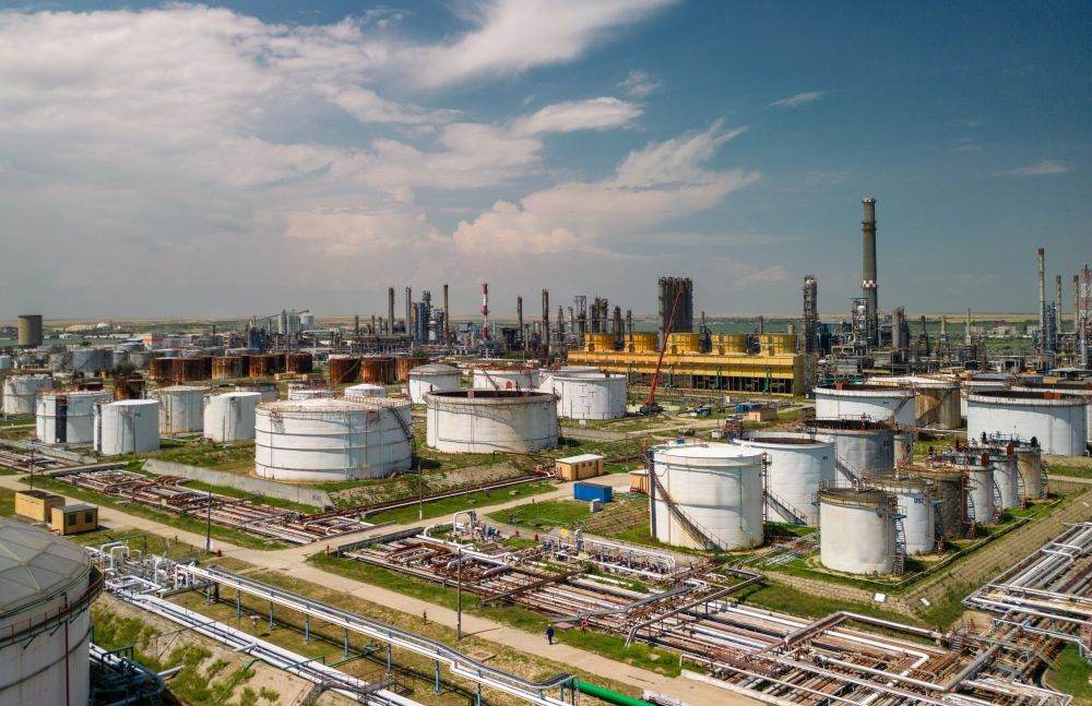 Rompetrol Rafinare continuă programul de investiţii în capacităţile de stocare de la Petromidia
